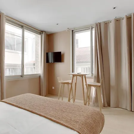 Modern With Cozy Atmosphere In * Neuilly-sur-Seine