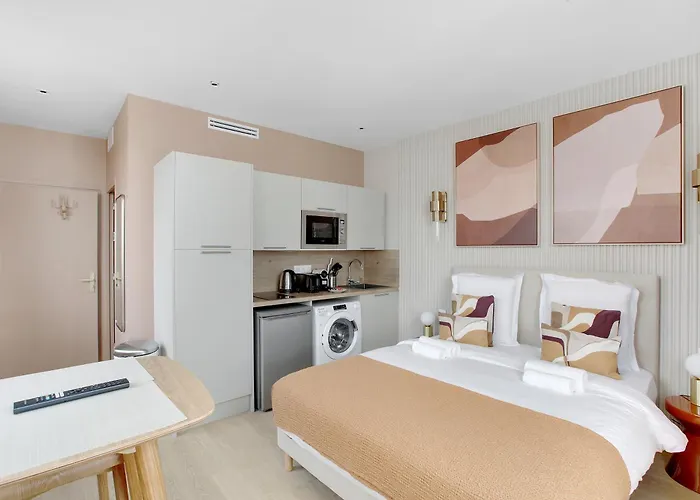 דירה Modern With Cozy Atmosphere In נואי סור סיין